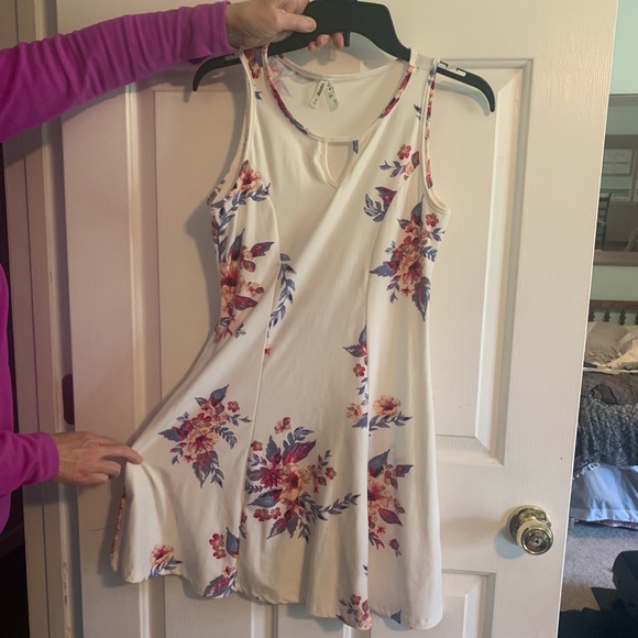 Dress - Picture 4 of 4